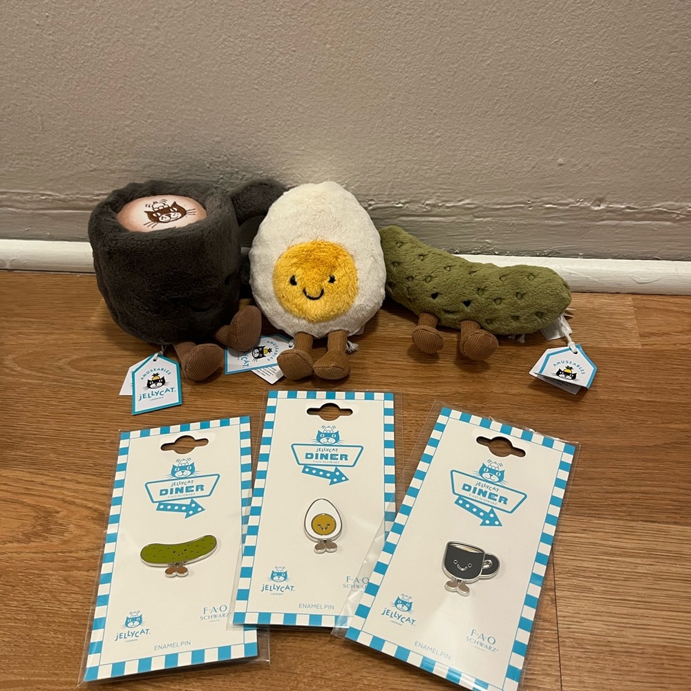 100% Authentic Jellycat Egg Latte Cucumber Plush Set + Rare Pin – FAO Schwartz - Picture 1 of 4